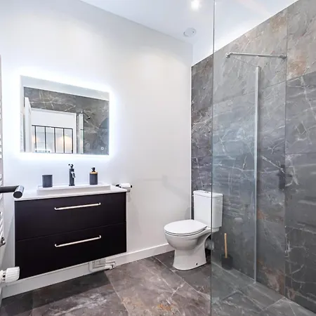 Apartment Equipe, Gare A 200m, Entre Versailles Et Sqy *